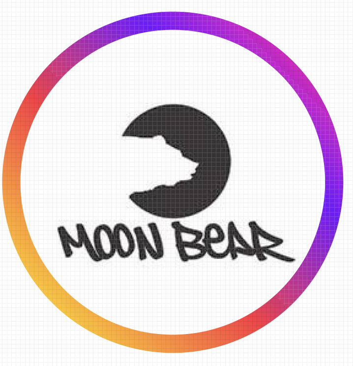 ムーンベアー（MOON BEAR）のロゴ。円の中にクマの横顔とMOON BEARの文字