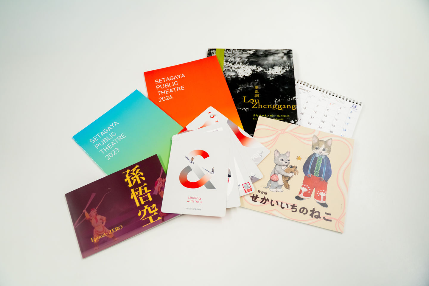 印刷された小冊子、カード、カレンダー