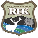 RISING FIELD KARUIZAWA (RFK) のロゴマーク。シカと山のイラスト。