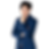 スーツを着てあごに手を当てて考える男性