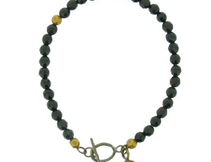 吸い込むような黒色が特徴のオニキス!天然石のOEMなら和心へ!