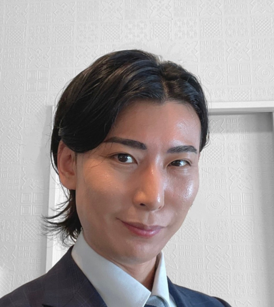 スーツ姿の男性
