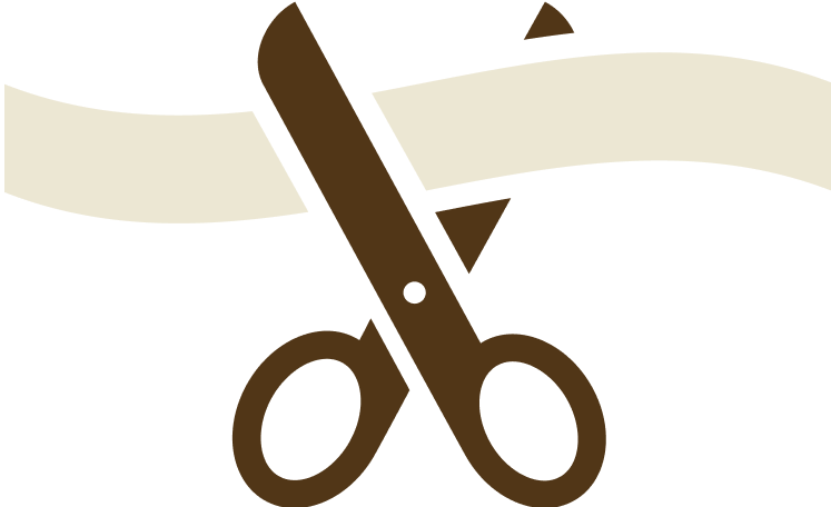 茶色のハサミでリボンを切る