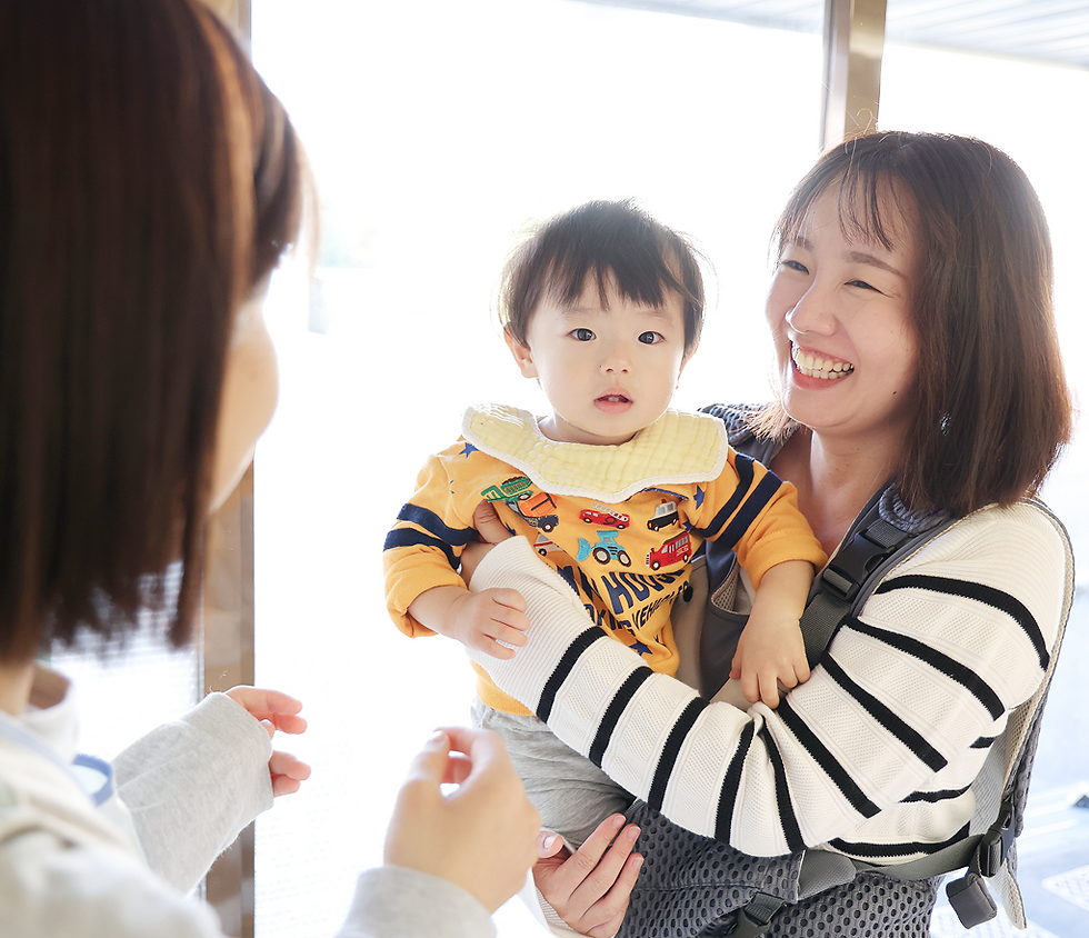 抱っこされる園児