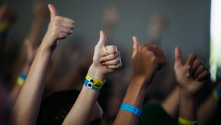 推し活マーケティングとは？DXにも活かせる成長戦略