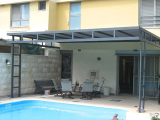 פרגולת אלומיניום בעלת מפתח רחב