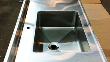 משטח נירוסטה משולב כיור