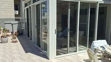 דלתות הזזה למרפסת גג