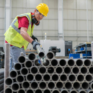 Mencegah Korosi pada Sistem Pendingin Mesin: 3 Keunggulan Pipa PVC dibanding Pipa Besi di Lingkungan Pabrik.