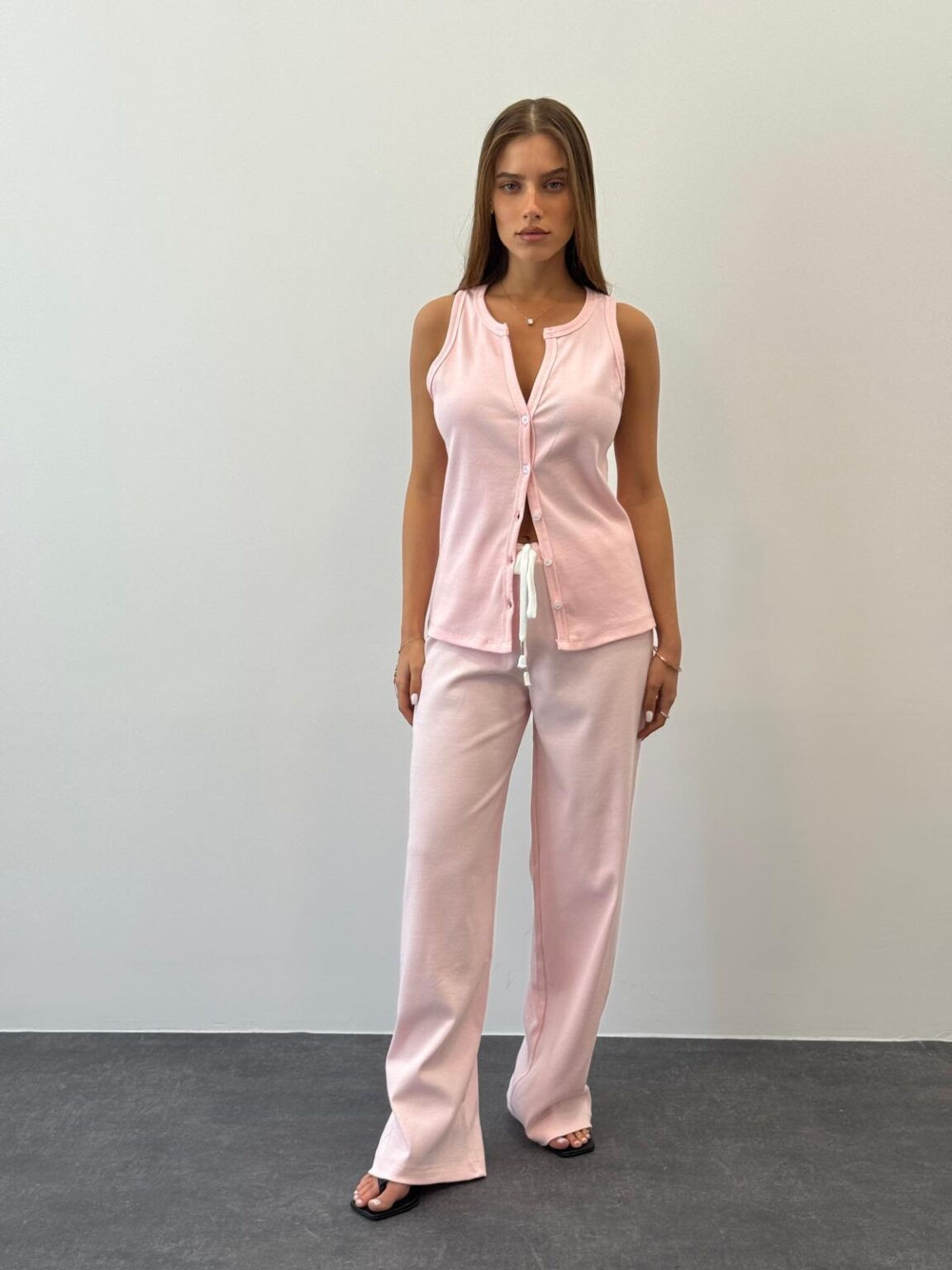 חליפה גופיה כפתורים