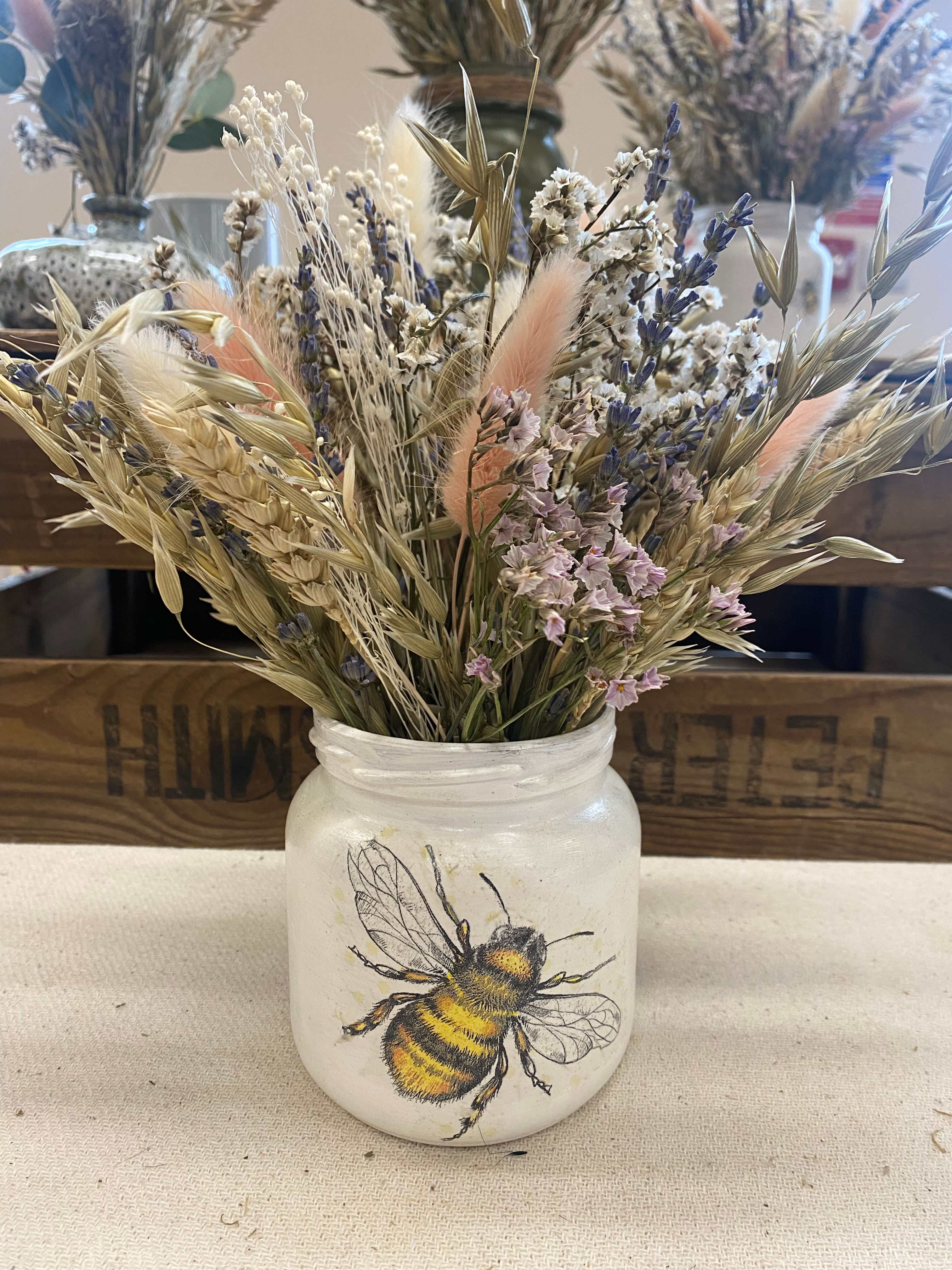 Bee pot & dried flowers 