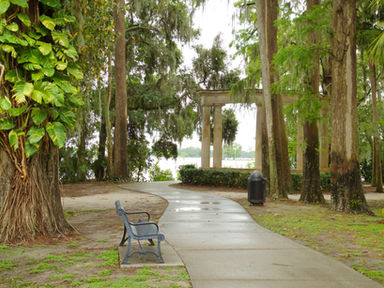 Winter Park's Lakefront Streets Near The Vias: Interlachen, Genius Drive, and Beyond