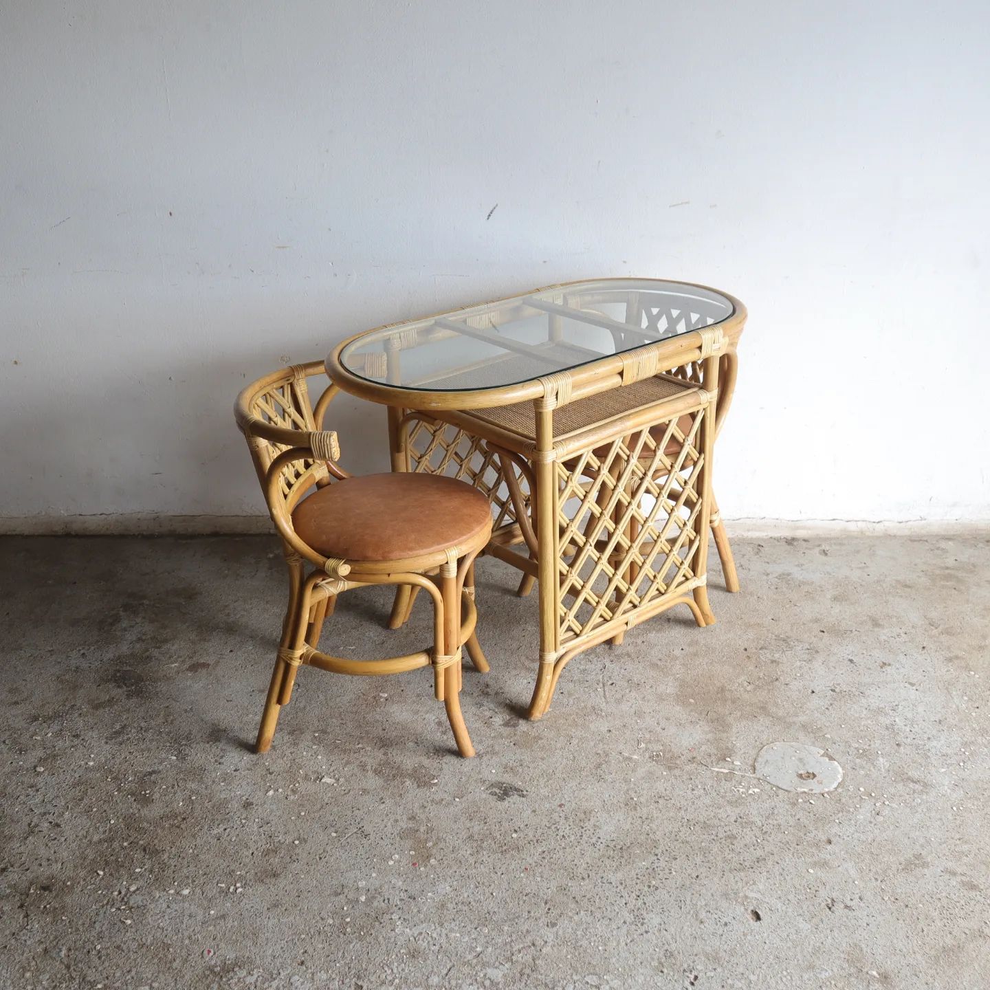 Vintage cane table and chairs | Klassiek