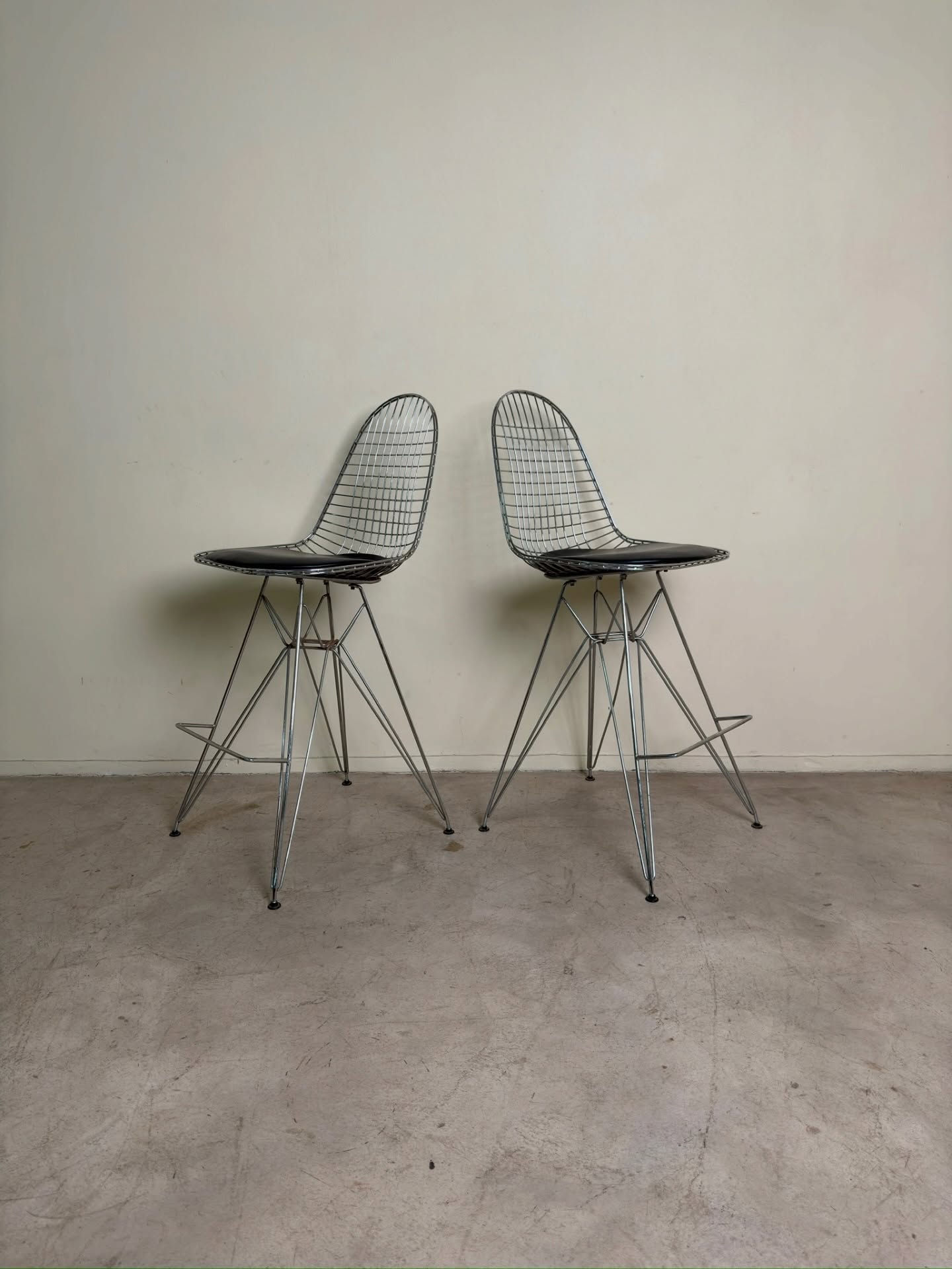 2 x Vintage Italian Harry Bertoia style bar stools