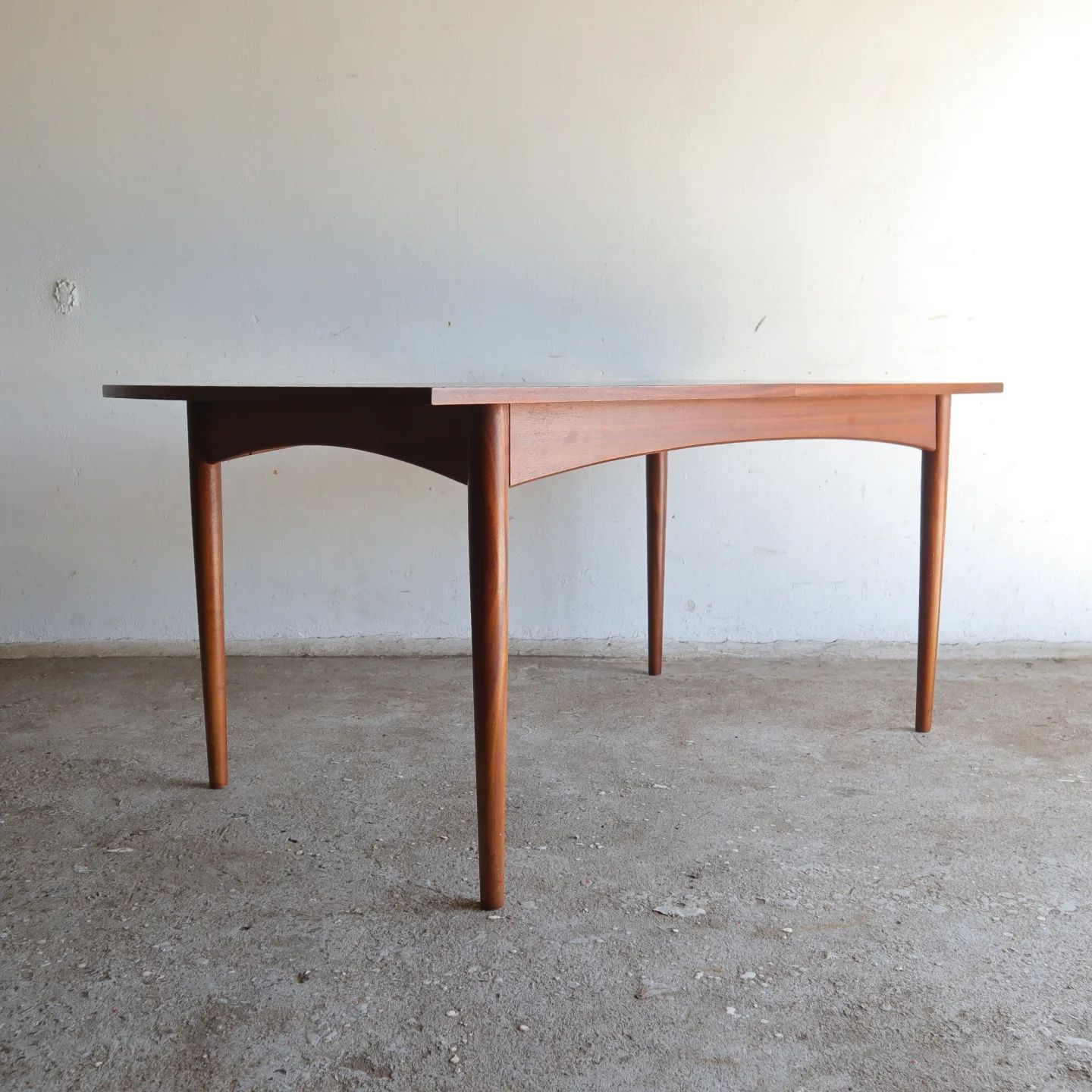 Mid-Century Frystark draw leaf extendable dining room table | Klassiek