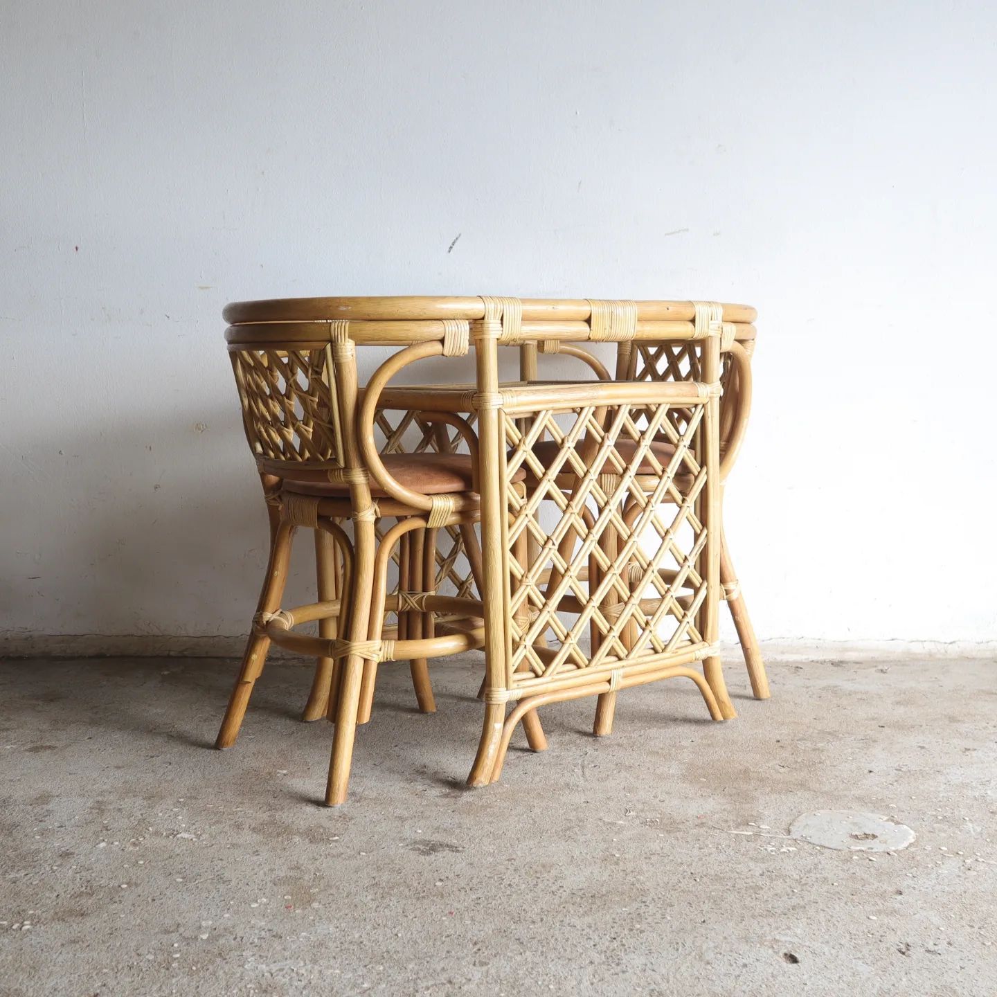 Vintage cane table and chairs | Klassiek