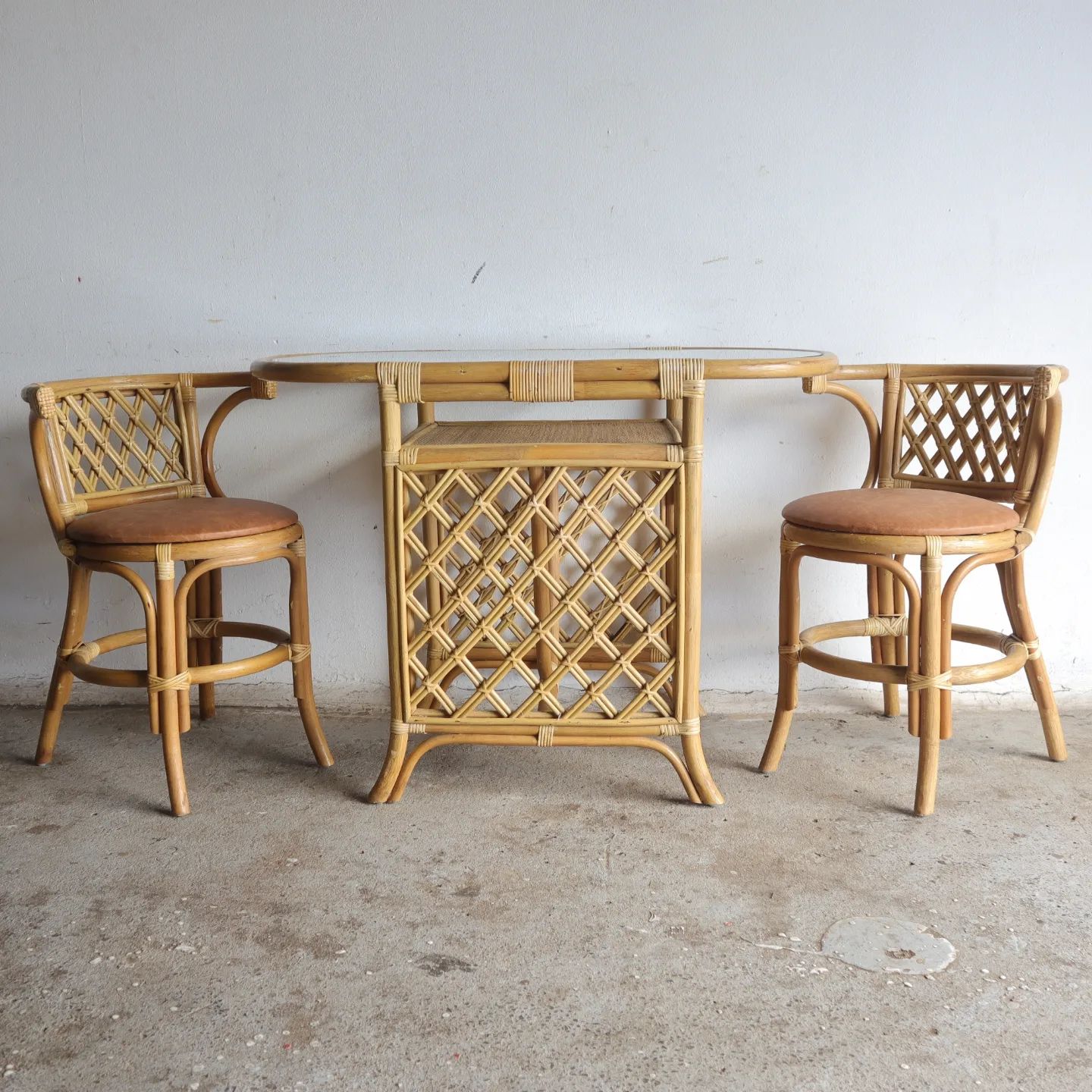 Vintage cane table and chairs | Klassiek