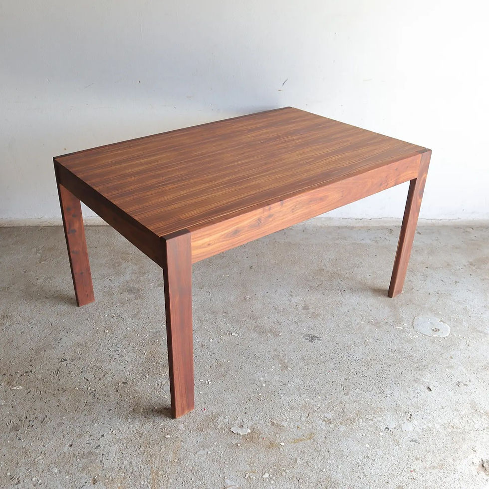 Mid-Century extendable dining room table