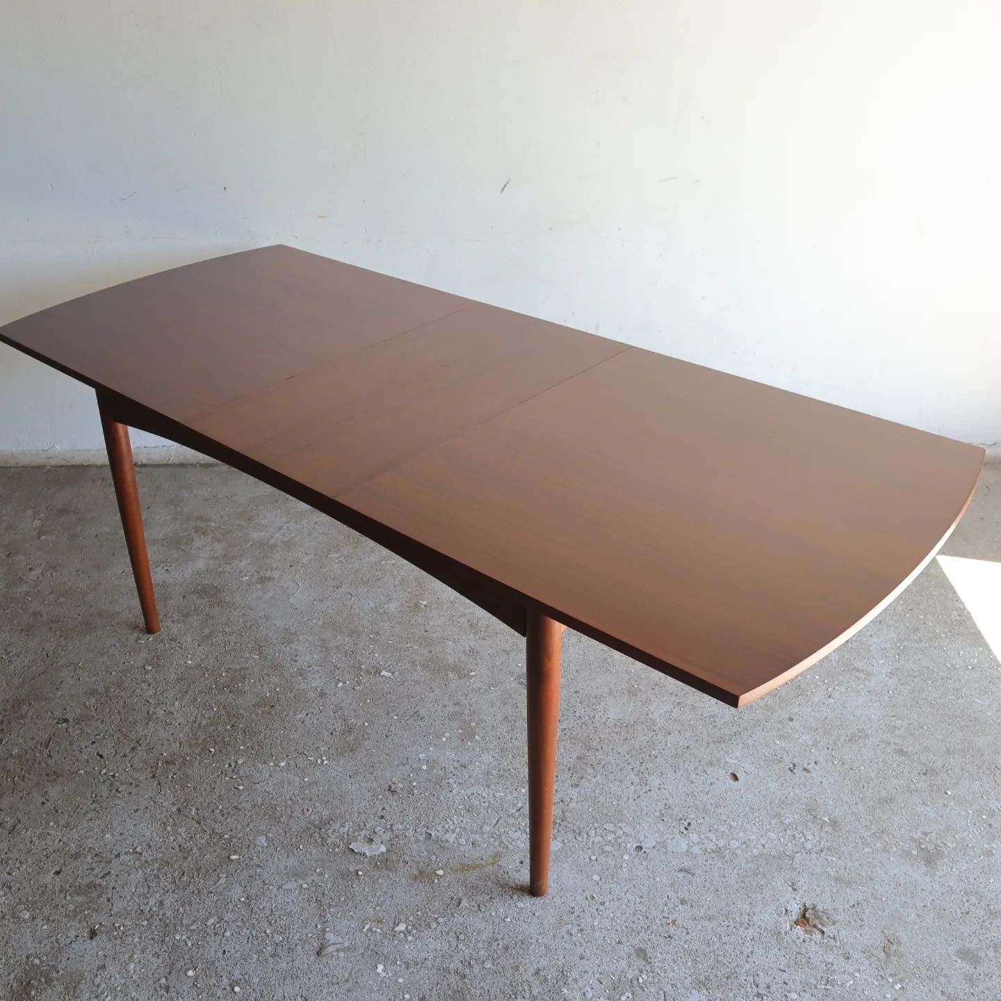 Mid-Century Frystark draw leaf extendable dining room table | Klassiek