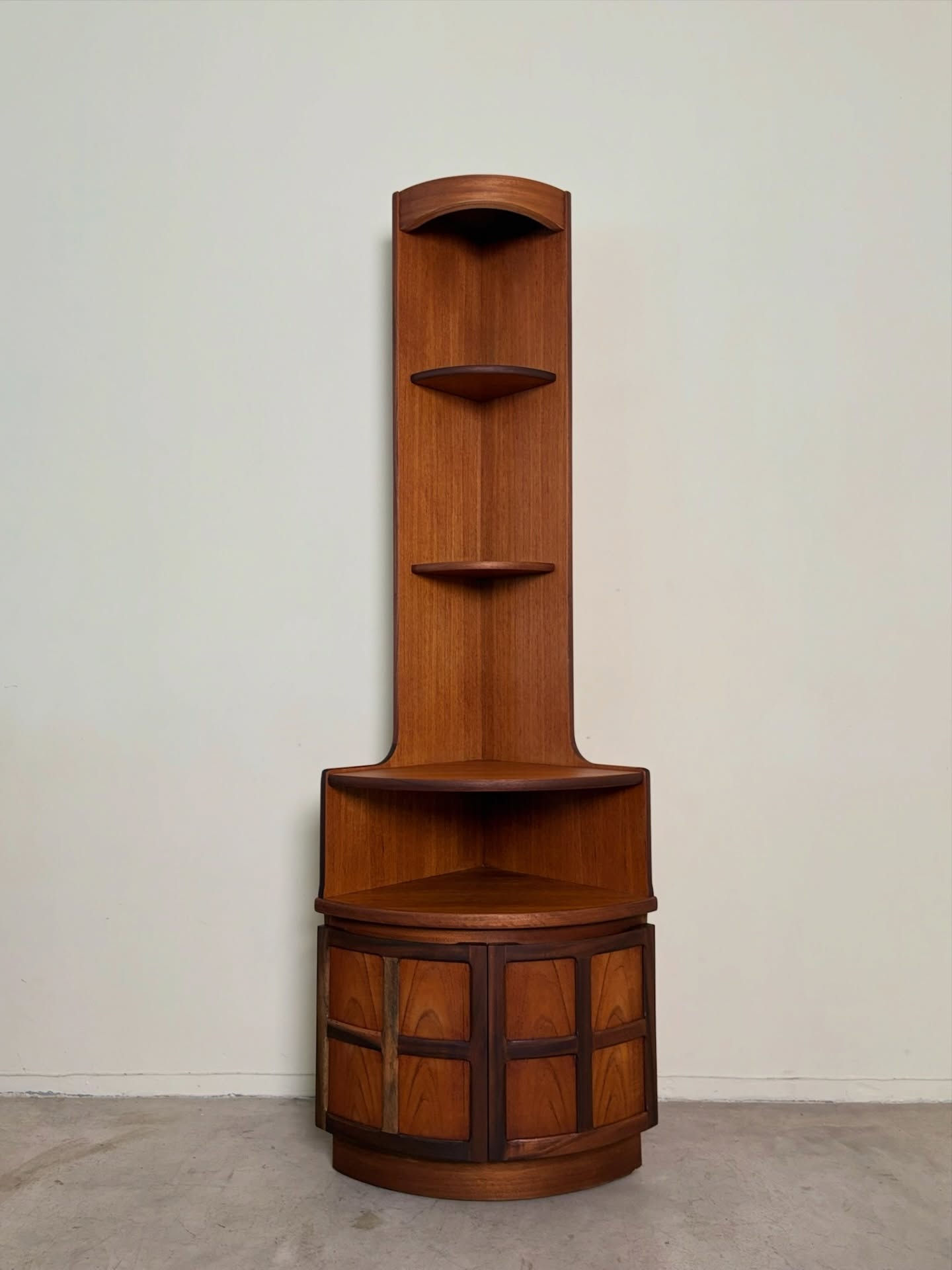 Mid-century Nathan teak corner unit, designed and manufactured by Nathan Furn
