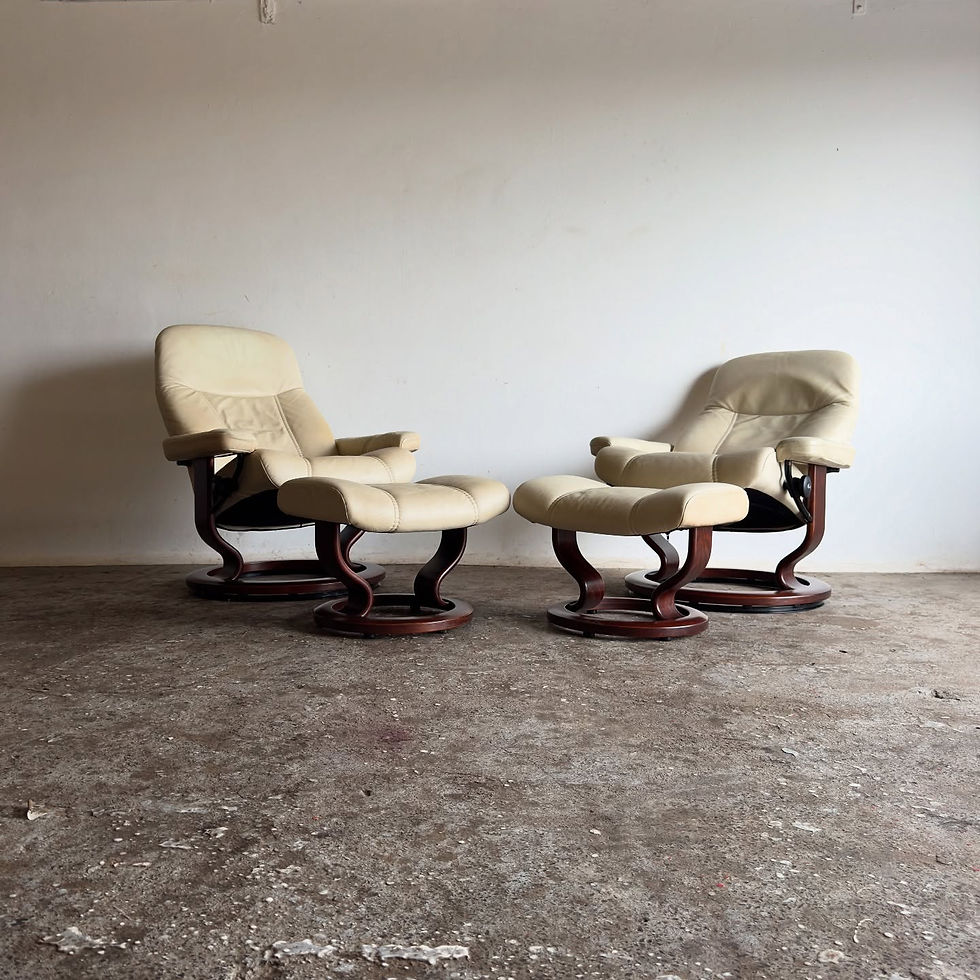 2 Mid-century Scandinavian genuine Ekorness Stressless lounge chairs/footsools
