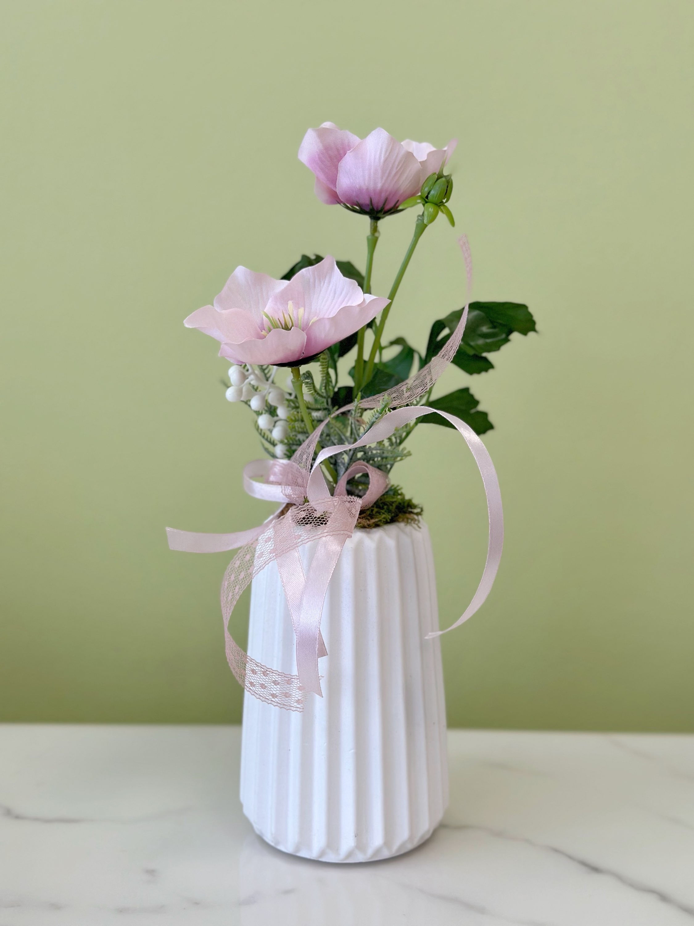 Jarná dekorácia na stôl v keramickej nádobe baby pink 34 cm x 10 cm 