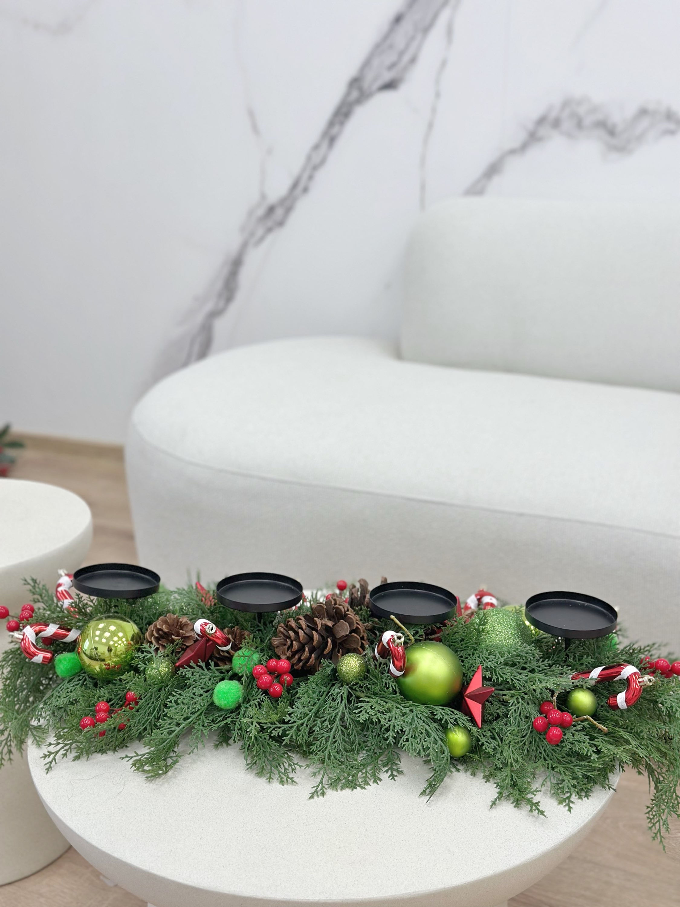 Adventný svietnik Grinch bez sviečok 75 cm x 25 cm 