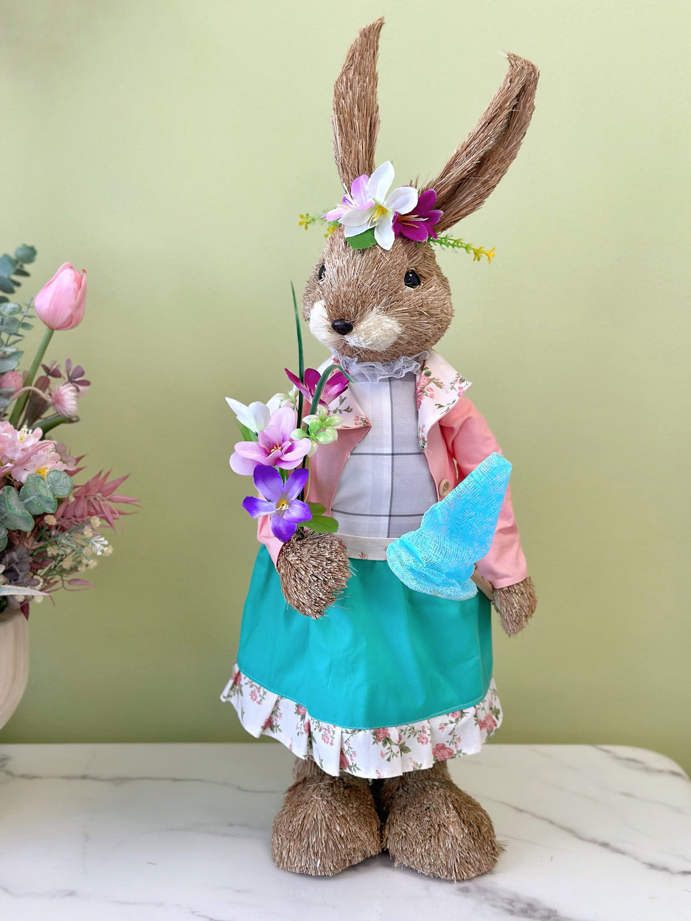 Tyrkysový zajačik v sukni s kvetmi 75 cm x 26 cm