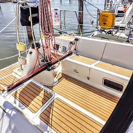 Elan 37 (Teak) 03.jpg