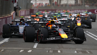 Verstappen cruises to victory ahead of Sainz's maiden Williams podium as Piastri retires early in the race