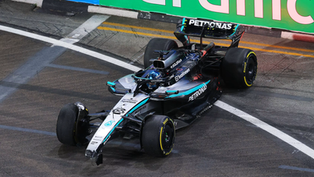 Russell deems crash in Singapore practice "a weird one"