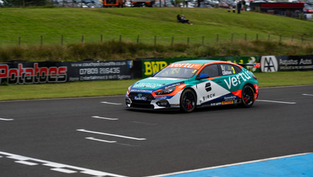 Tom Chilton dominates final BTCC race at Knockhill as championship leaders struggle