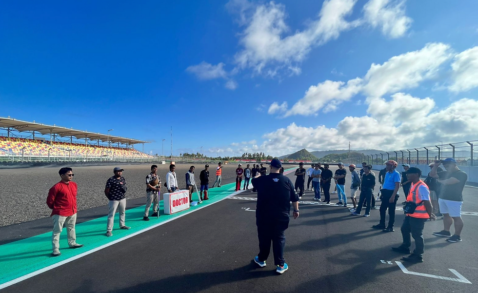 Circuit racing marshal training | Credit: FIM