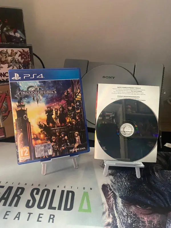 Custodia gioco PS4 Kingdom Hearts III, disco Jak 3 PS2, GEAR SOLID. Console PlayStation.