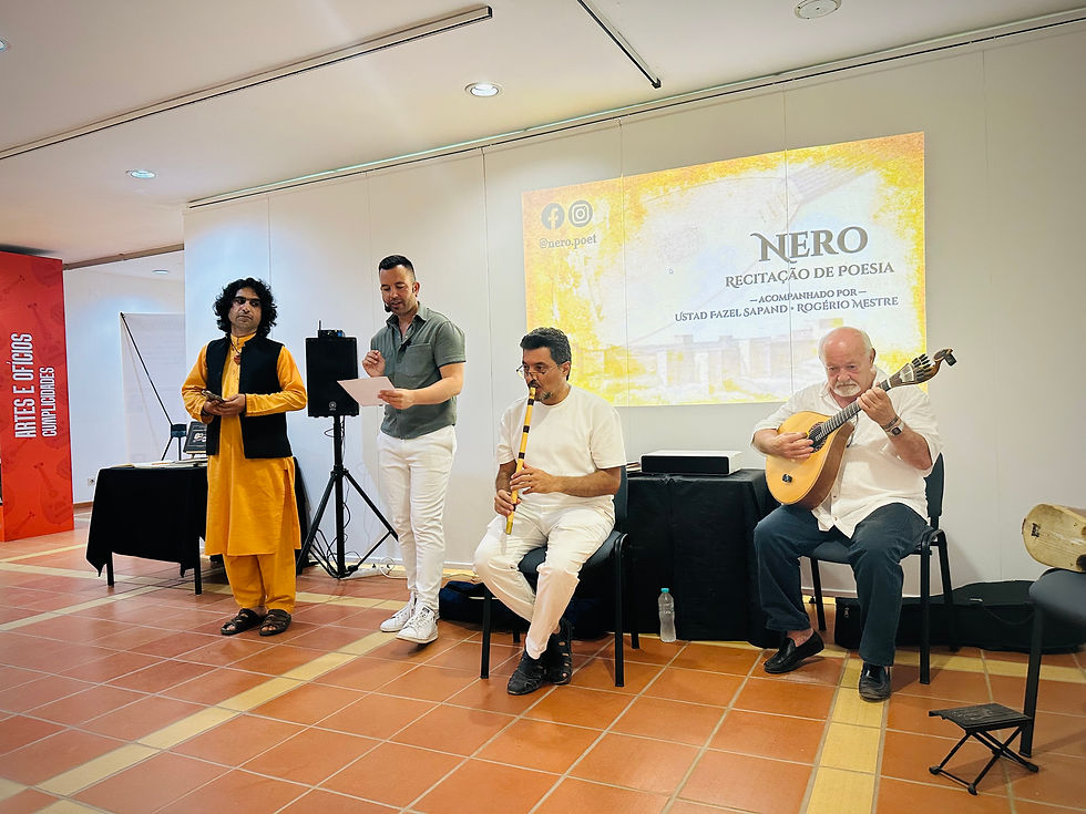 Da esquerda para a direita: Ustad Fazel Sapand traduz e recita, em persa, o poema "Pai e Filho", de Nero; Nero; Vojdanpak (na flauta/ney) e Rogério Mestre (na guitarra portuguesa).
