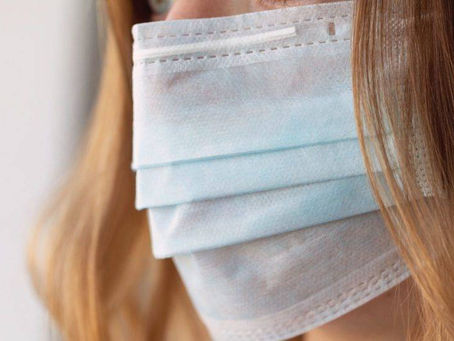 9 cuidados para a pele não sofrer com o uso de máscara