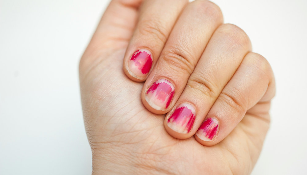 Por que você não deve descascar o esmalte da unha