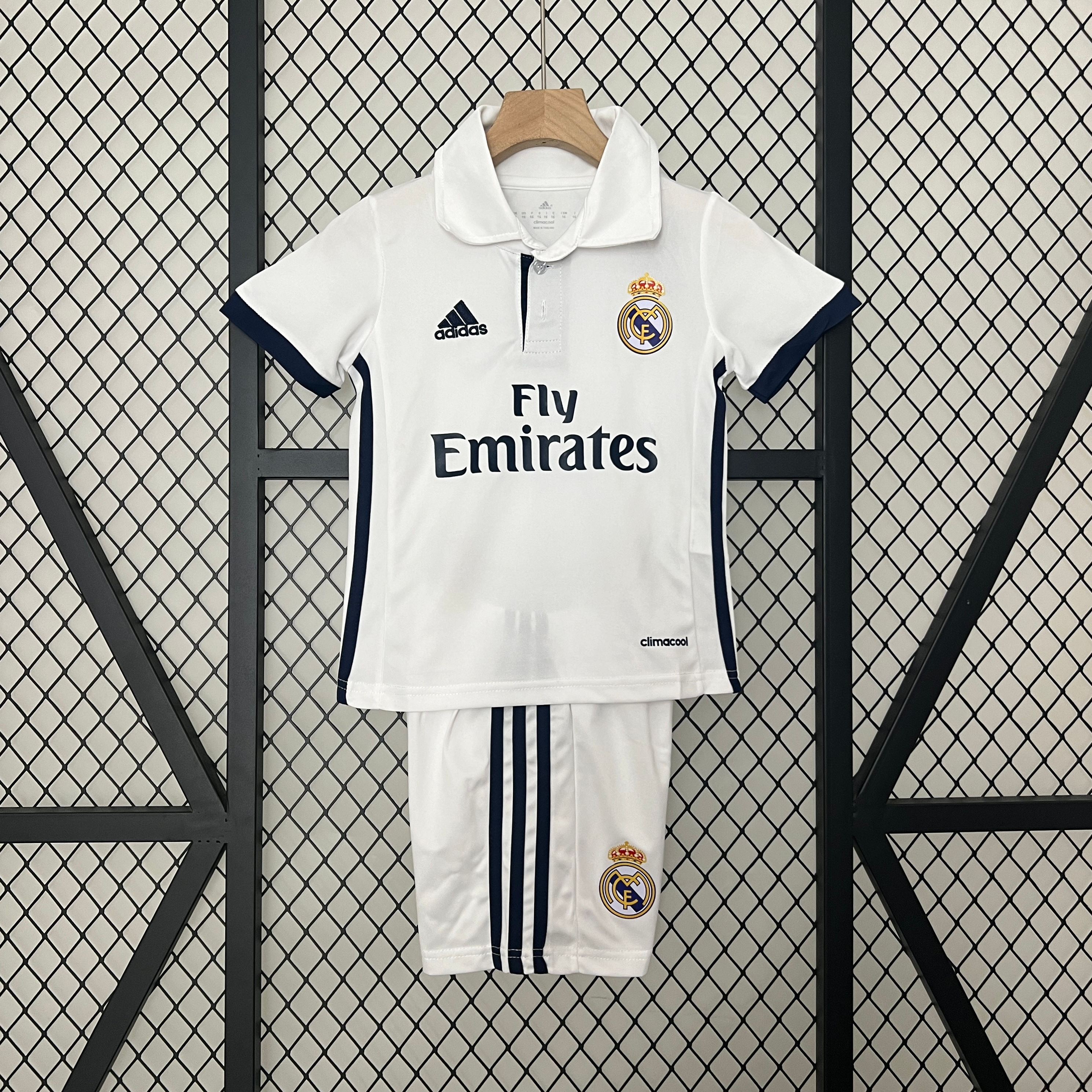 R. Madrid 16/17 Retro Kids Home Kit
