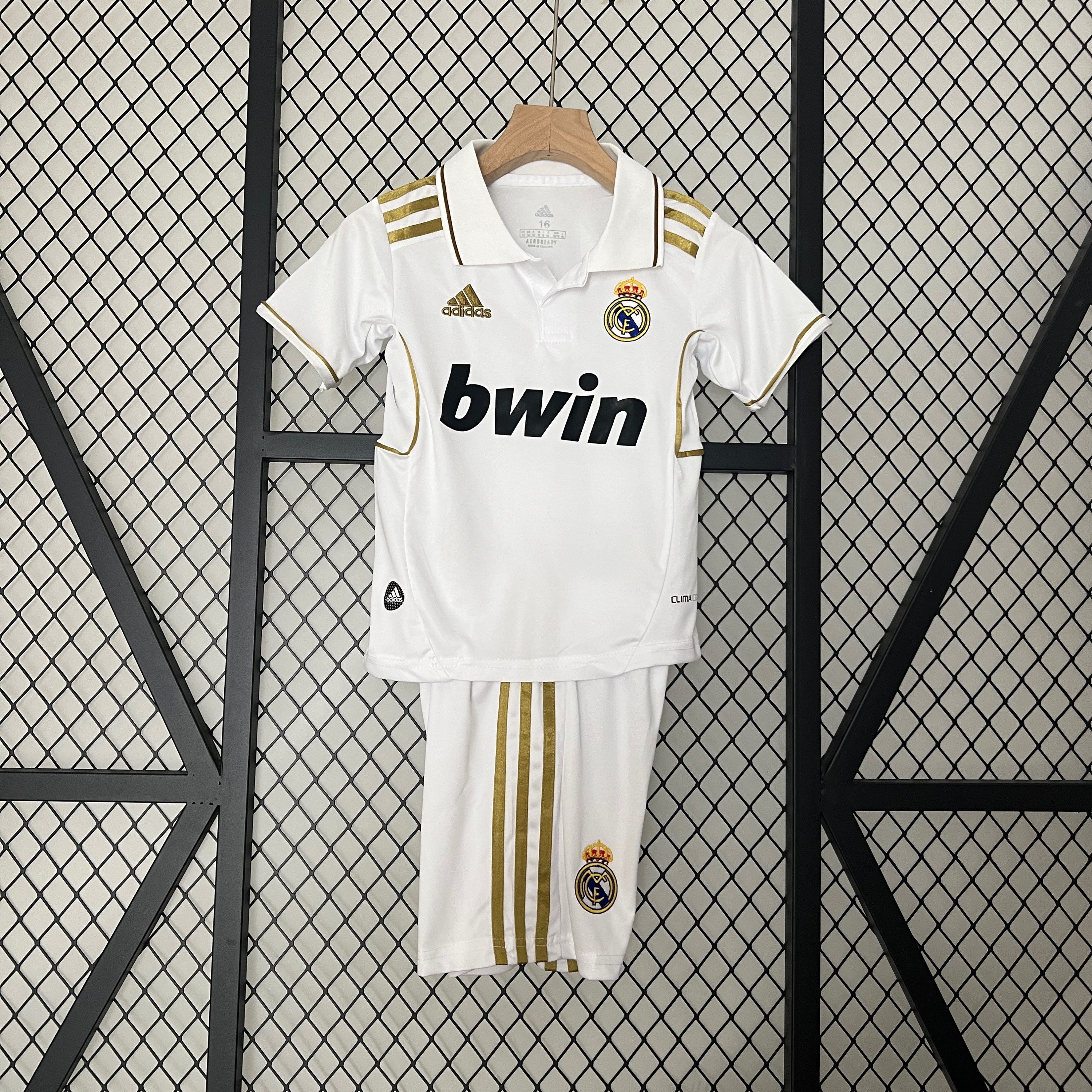R. Madrid 11/12 Retro Kids Home Kit