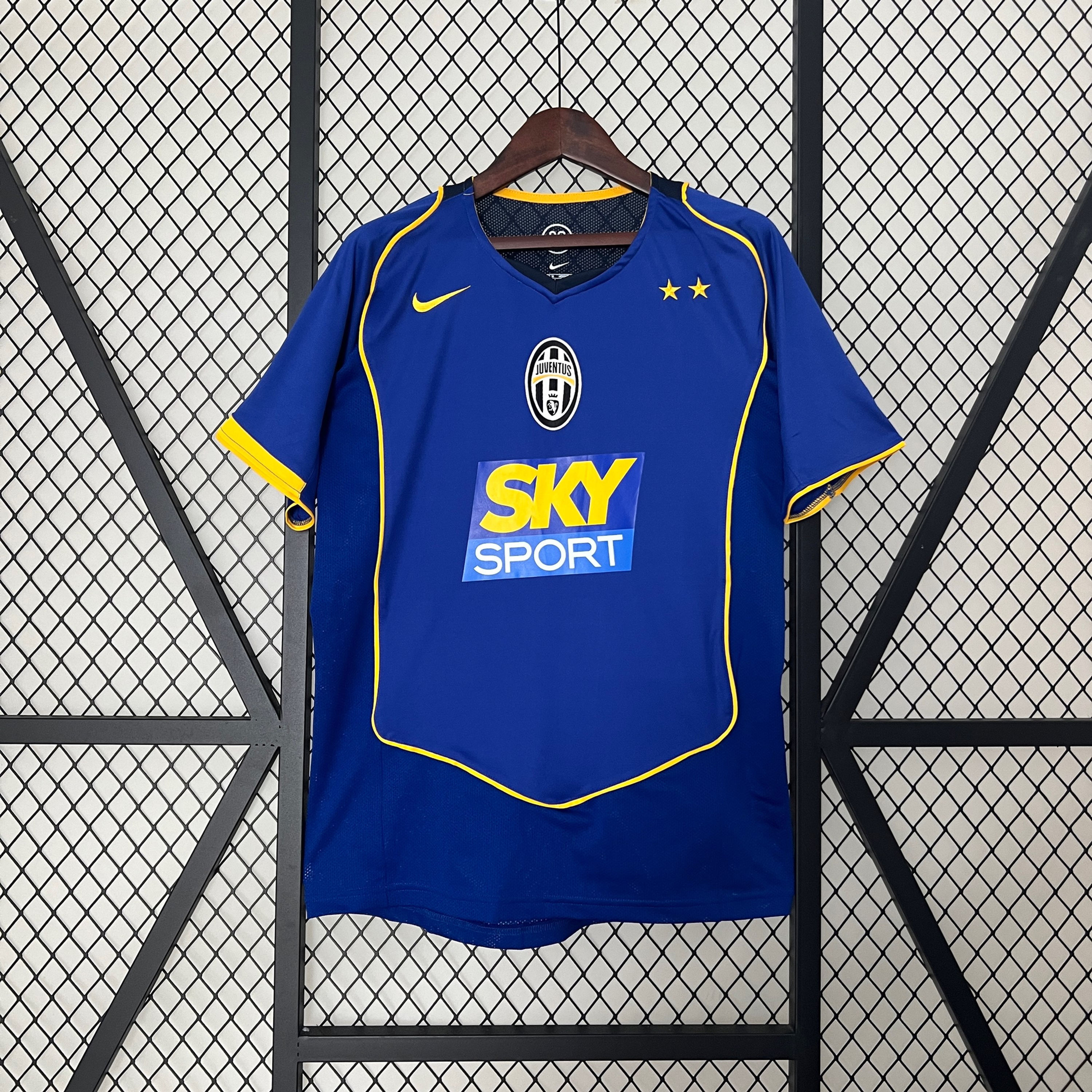 Juventus 04/05 Retro Away Kit