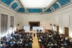 Aula des BMWI (ehemalige Kaiser-Wilhelm Akademie) in Berlin