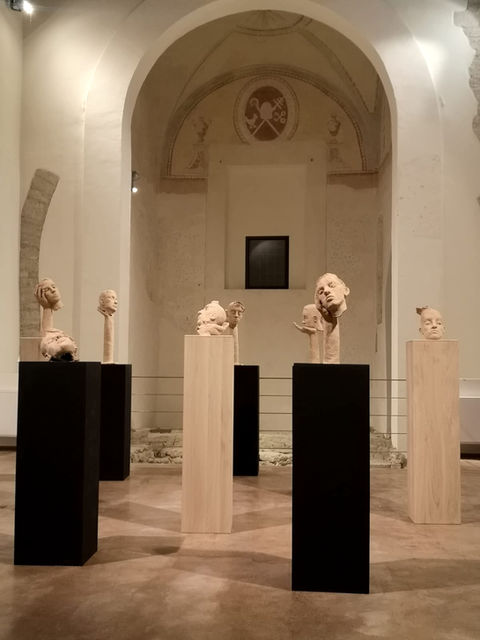 Scultura in terracotta intitolata Quiescentis.