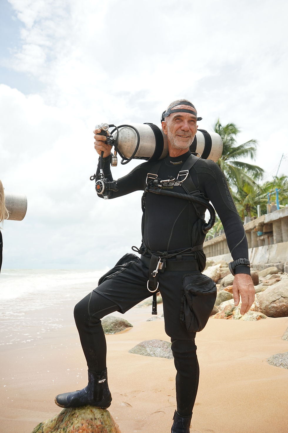 Mark Moss with X Deep sidemount equipment. What benefits doe's using sidemount equipment have ?