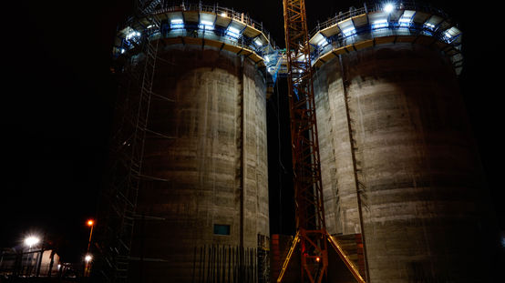 1   סילו אשדוד יצוק עם תבנית מחליקה ודרוך באתר 2021.jpg