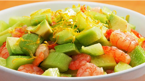 ENSALADA DE CAMARONES, AGUACATE Y MANGO