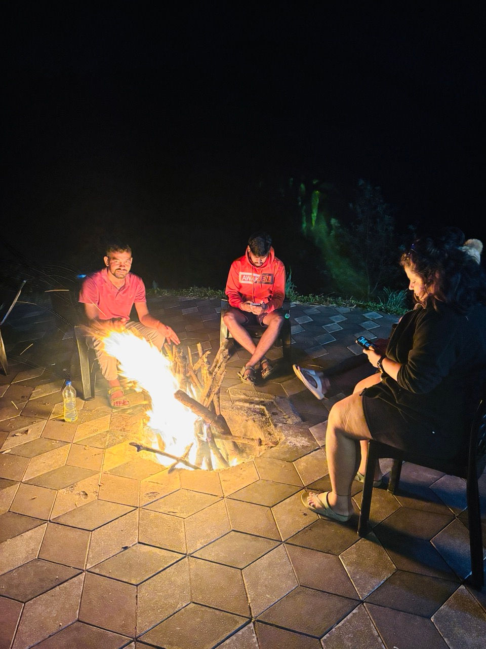 hostels like Monkey Tribe Munnar, Zostel Munnar and Zostel Vagamon offer affordable dorm rooms