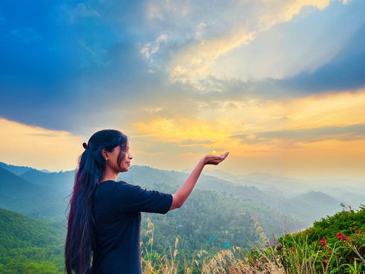 Nadukani Viewpoint – The Ultimate Sunset Escape in Munnar