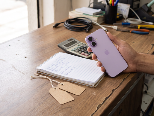 iPhone 17 lavanda e etiqueta de preço sobre possível queda após o iPhone 18