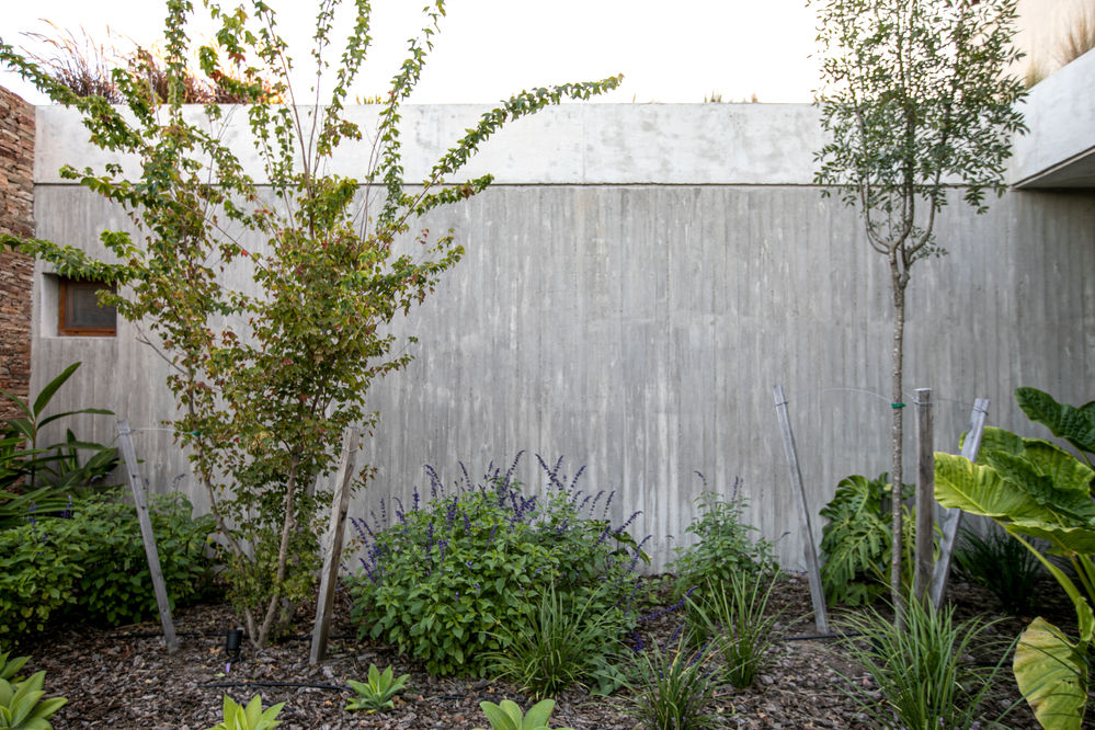 15. BAS GARCIA Frente 3.jpg