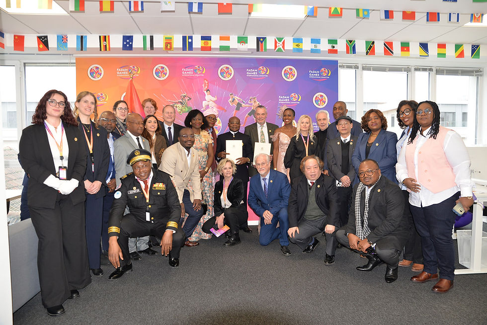 signature-convention-unesco-fadam-photo-groupe (1).jpg